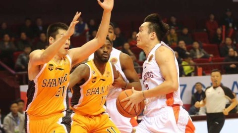 CBA群雄逐鹿：丁彦雨航领衔激战，弗雷戴特绝杀同曦