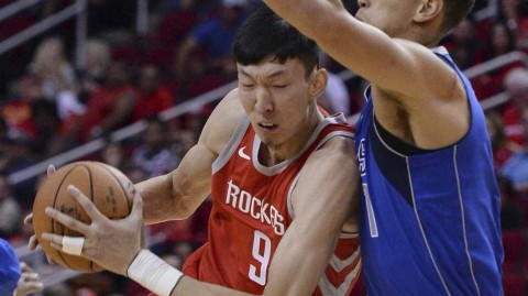 大魔王首秀送麻辣火锅，周琦携七分钟拼劲点亮火箭主场