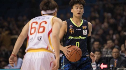 粤旅狂飙，易建联独秀！同曦苦撑三节终难敌广东宏远铁蹄