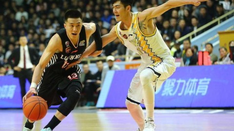 辽厦季后赛经典对决回忆：那些激情燃烧的赛场瞬间