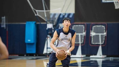孟菲斯试训场上的中国新星：周琦展露天赋未来可期