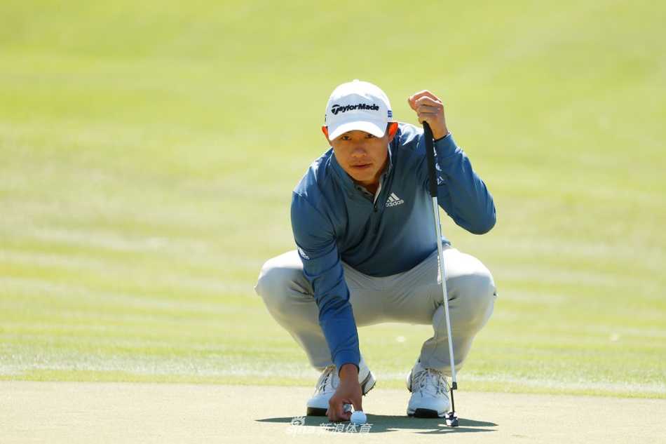 马克·利什曼在风中稳健挥杆，他平标准杆的表现为如何在狂风肆虐的湾丘生存做出了最佳示范。