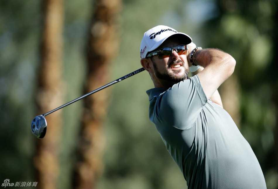 帕特里克-瑞德专注准备开球，目光坚定瞄准球道远方