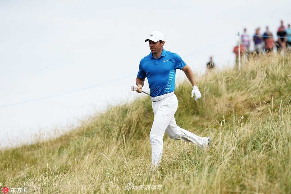 本土新星保罗·邓恩在比赛中凝神思考，他正在努力应对在家乡球迷面前比赛所带来的独特挑战