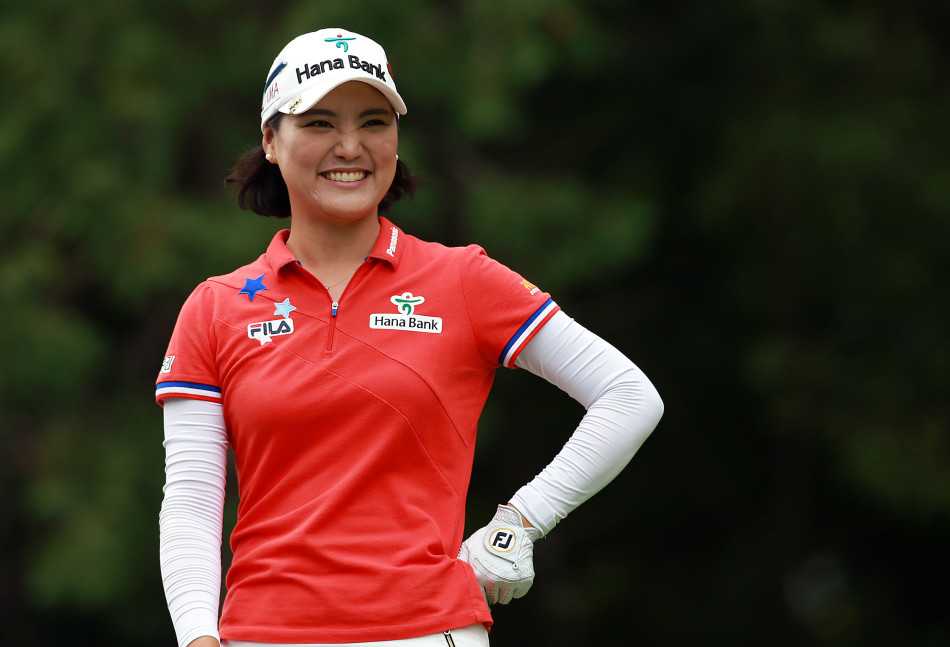 柳箫然笑傲加拿大公开赛 阿萨阿拉穆略斯创纪录紧追 柳箫然在果岭边专注查看推杆线路,神情从容自信