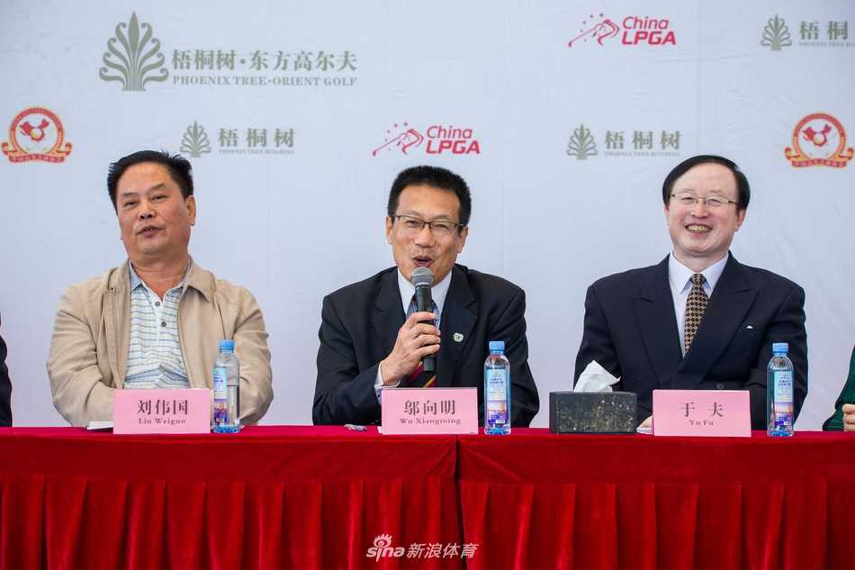 赛事承办球场梧桐树东方高尔夫球场优美景观，绿意盎然的水岸球道，等待着各国高球手的挑战。