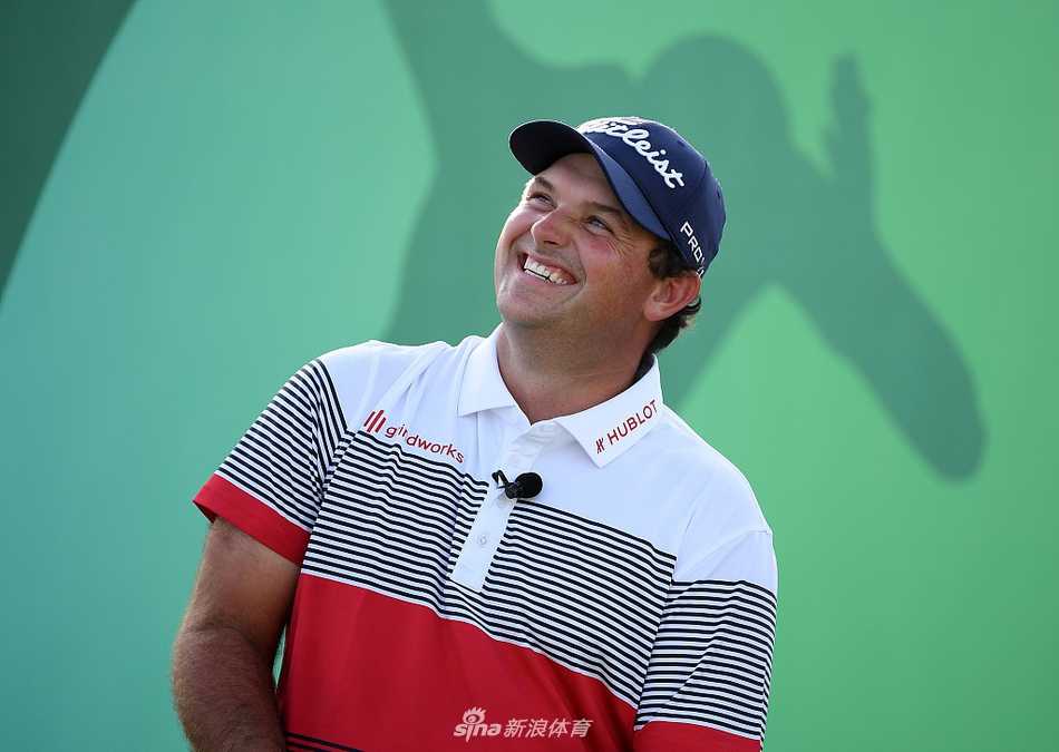 欧巡沙特国际赛巨星云集 达斯汀约翰逊领衔备战掠影 达斯汀·约翰逊在开球练习中,身体充分扭转,展现出教科书般的力量型开球姿势。