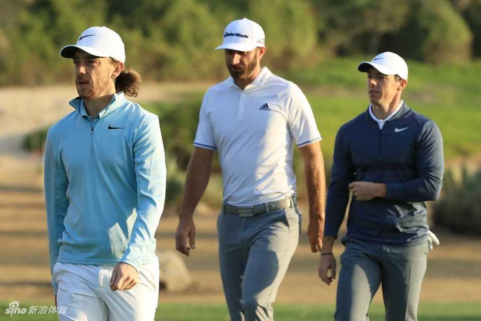 弗利特伍德在首轮比赛中进攻果岭的一击，其精准的铁杆帮助他创下了18洞全部标准杆上果岭的完美数据。