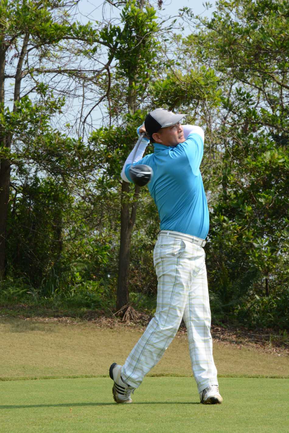 所有参赛嘉宾齐聚一堂，在落日余晖或华美灯光下拍摄大合影，记录下这次难忘的高球之旅