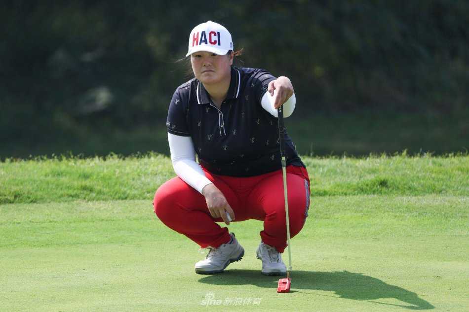 冠军推杆后，尹天琪振臂高呼，压抑多年的激情在此刻彻底释放。