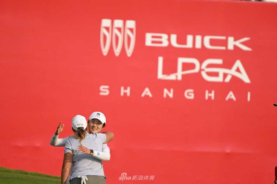 王梓萱作为最佳业余球员亮相，青春面庞上写满对未来的憧憬与期待。