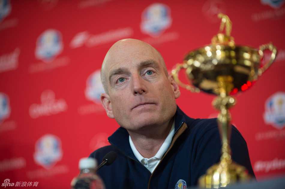 吉姆·福瑞克一张经典的肖像照，面容坚毅，目光如炬，尽显冠军风采