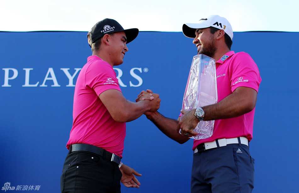 红推杆的荣耀与泪水:戴伊在锯齿草加冕背后的故事 特写镜头下,戴伊手中那支标志性的红色推杆在阳光下闪耀夺目