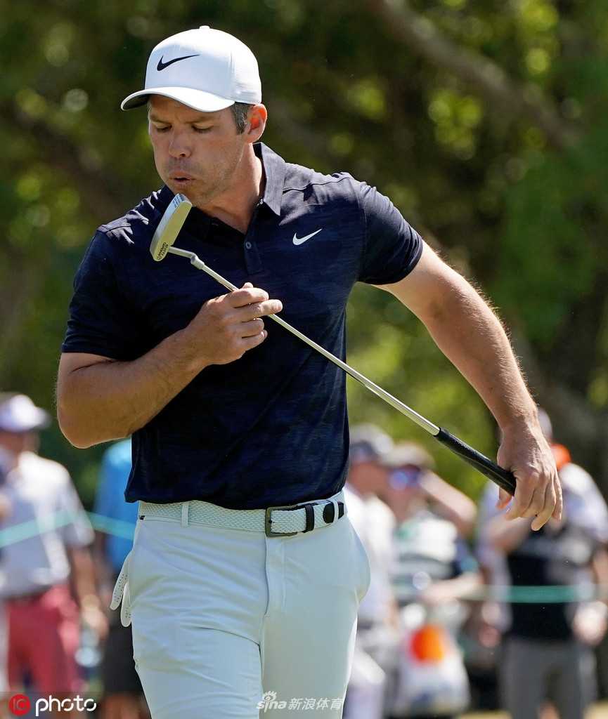 前世界第一卢克·唐纳德在比赛中观察球路，优雅沉稳的姿态一如他巅峰时期的风格。