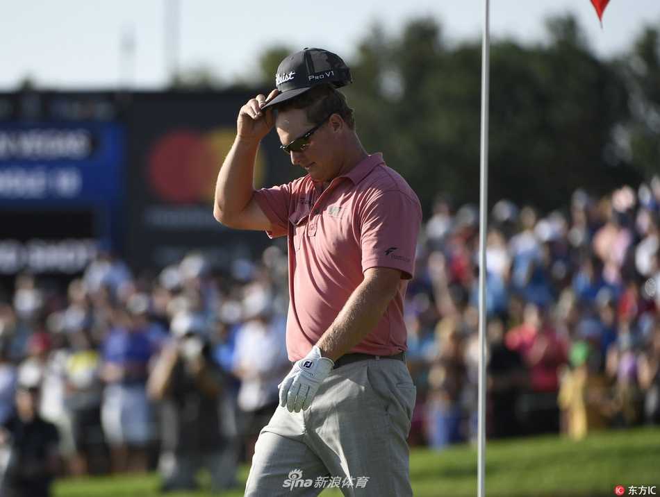 维加斯加洞赛绝杀霍夫曼 成功卫冕加拿大公开赛 达斯汀·约翰逊在开球台上全力挥杆,世界第一的身影在比赛中始终是焦点