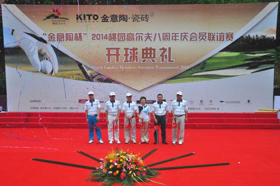 全体成员欢乐大合影，笑脸汇聚成难忘的记忆