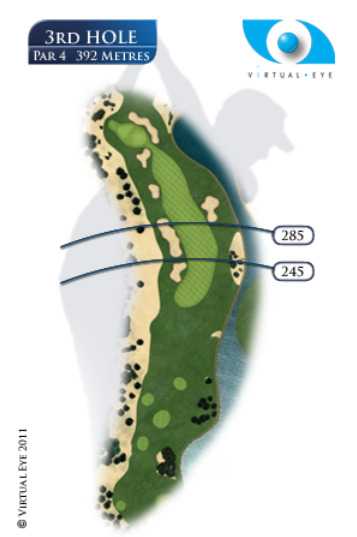 阳光洒在起伏的球道上，勾勒出沙坑柔和的轮廓与草地深浅不一的纹理，静谧中蕴藏着挑战。