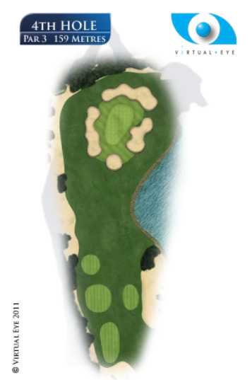 黄昏时分，球场水池倒映着天空的暖色与树木的剪影，水障碍在金色余晖下少了一丝严峻，多了一份静谧之美。