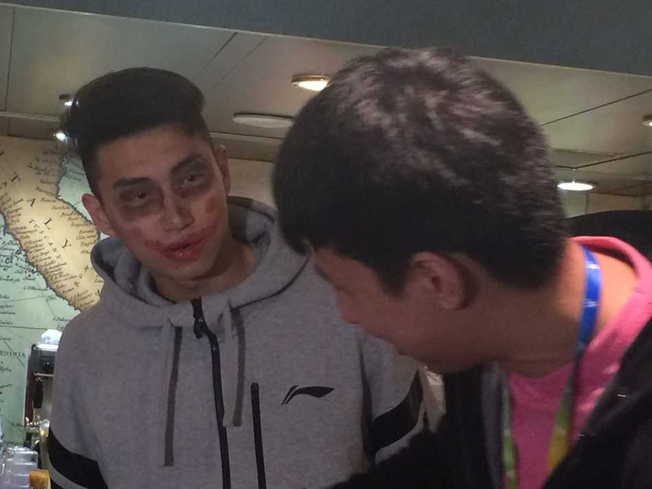 乘风破浪的篮球梦:江苏肯帝亚男篮海上嘉年华全记录 在充满意式文艺复兴气息的萨沃伊1932大酒吧内,球员们脱去训练服换上休闲装,正与围坐在四周的球迷进行趣味横生的“萝卜蹲”游戏,欢笑声回荡在整个船舱。