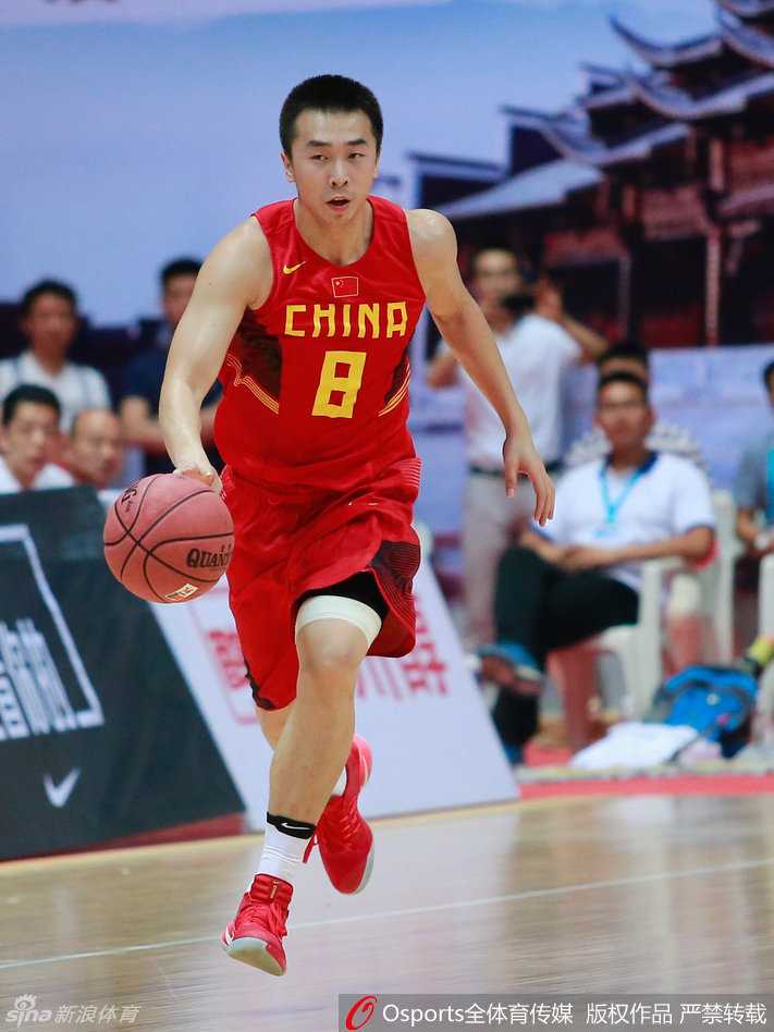 王骁辉完成致命一击后，篮球还在篮筐上颠簸，他保持着出手姿势，全场球迷的目光都凝固在这一秒。