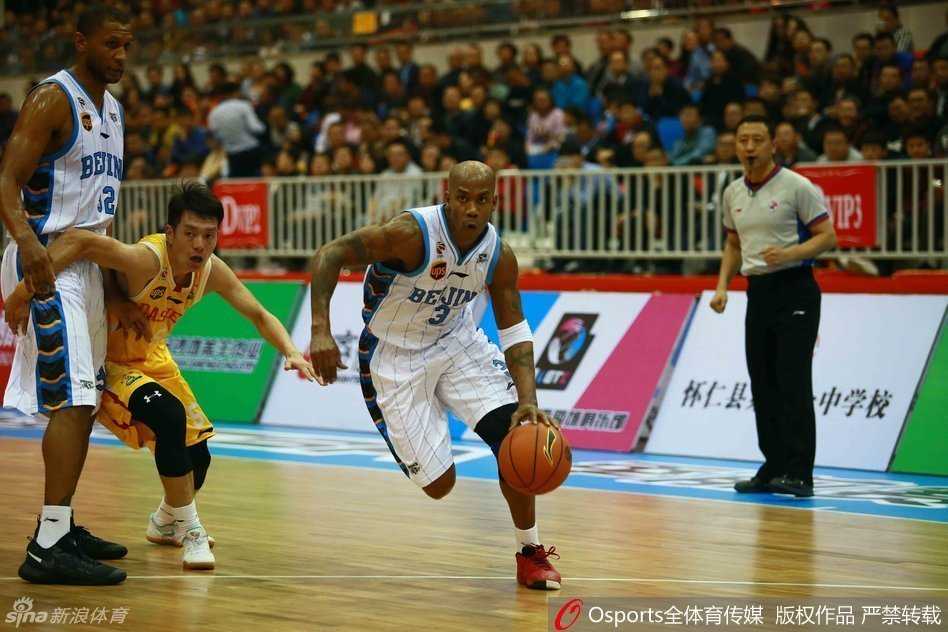 朱彦西终于在千呼万唤中伤愈复出，他站在熟悉的场地上，每一次跑动和触球都预示着那位空间型内线杀手即将满血归来。