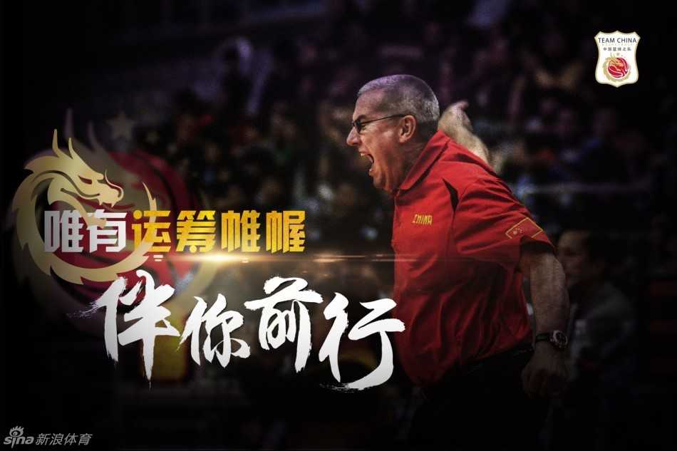 众志成城铸就逆袭,运筹帷幄决胜里约:中国女篮的落选赛精神图腾 老将陈楠在篮下卡位要球,神情专注而坚毅,作为队伍的精神支柱,她的每一次回归都诠释着对中国女篮矢志不渝的忠诚。