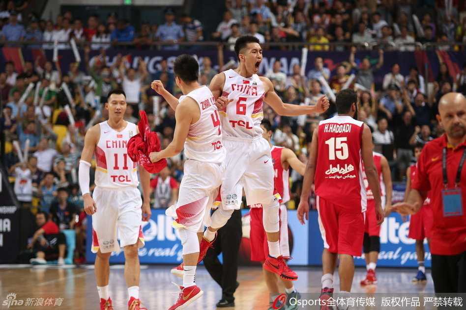 2015年11月，严重的肩伤让赵继伟不得不接受手术治疗，赛季报销的他身着西装坐在场边，目光依然紧紧追随着场上的队友，心中燃烧着早日归队的渴望。