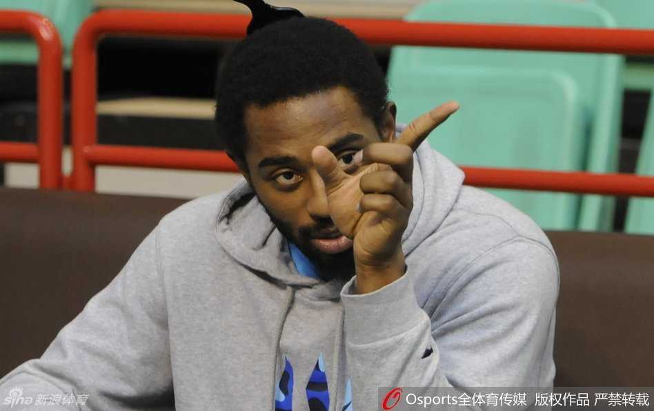 全队训练环节，四川队的备战氛围出奇得好，球员们在拉伸间歇互相开着玩笑，这种发自内心的松弛感在总决赛级别的备战中极为罕见，仿佛这只是一场普通的常规赛。