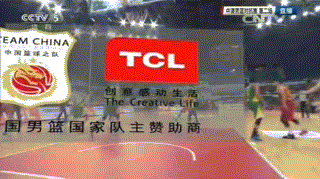 周鹏邹雨宸双星闪耀,男篮广州热身惜败澳洲 虽然比赛遗憾失利,但小将常林在场上的拼劲有目共睹。他持球从侧翼强行杀入,在空中与澳大利亚壮汉激烈对抗后失去平衡,但依然奋力将球抛出,搏得了裁判的哨声,用最强硬的态度捍卫着中国男篮的尊严。