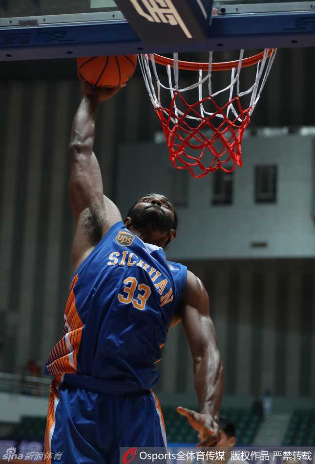 莱恩快手掏球，孟铎措手不及