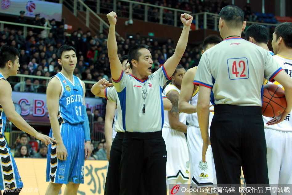 终场哨响，帕戈被疯狂的队友们团团围住，他扬天长啸，享受着绝杀英雄的荣耀，而在他身后，是北京队员们落寞离场的背影。