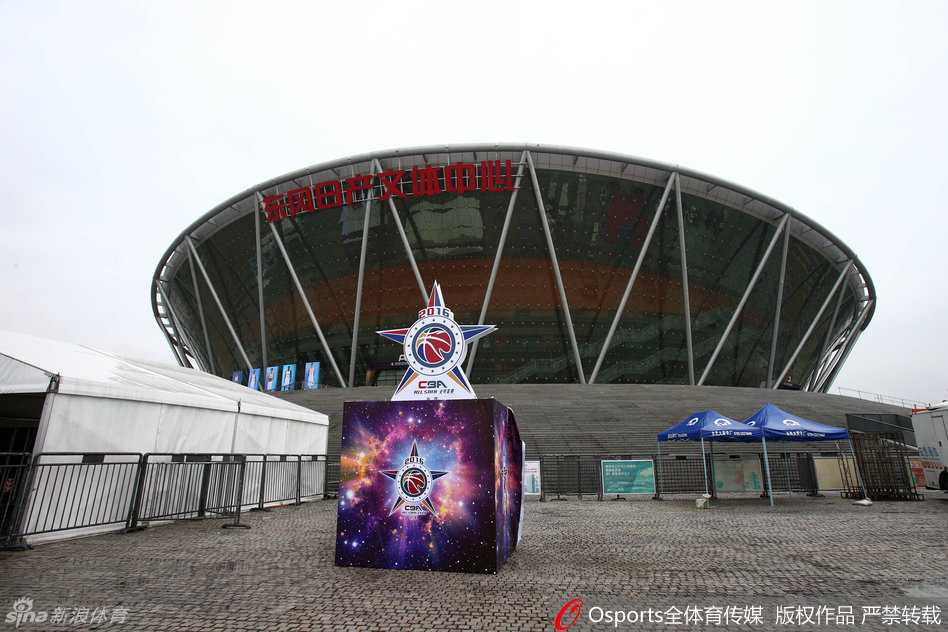 探访东莞篮球中心 见证二零一六全明星盛宴 扣篮大赛热门王潼在赛前热身中腾空而起,身体在空中完全舒展,仿佛摆脱了地心引力,将青春与力量完美定格