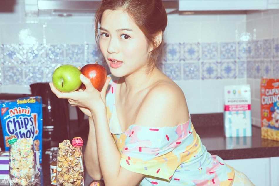 篮球女神钟情流川枫,神似陈妍希演绎运动之美 健身房中挥汗如雨,她练出健康身材,彰显力量与美丽的融合