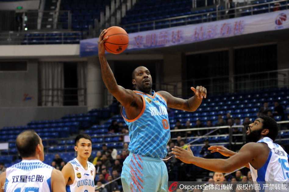 红山烽火燃京城,疆辽宿敌谱新篇——记2016年CBA季后赛首轮新疆淘汰北京 全能战士布莱切泰山压顶,在重重防守下依然闲庭信步,撕裂北京队的防线。
