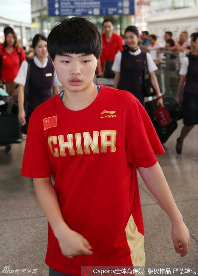 隊內核心韓旭在籃下強硬卡位，憑藉身高優勢舉手要球，稚嫩的臉龐上寫滿了對勝利的渴望。