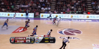 邓特蒙反击快下如追风逐电，强硬对抗后抛射命中，加罚一球点燃四川替补席激情