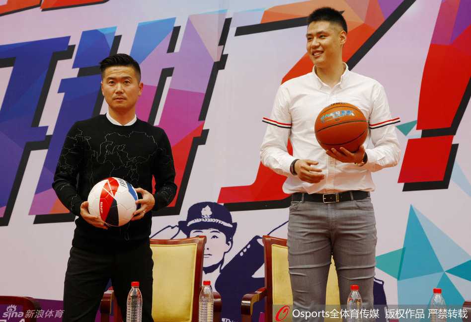 肇俊哲单独接受采访，面对镜头侃侃而谈，分享自己对青少年体育教育的看法。