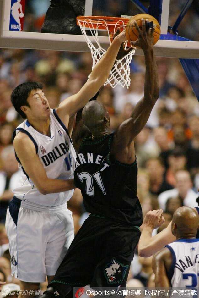 换上圣安东尼奥马刺队战袍的巴特尔，眼神坚毅地望向远方。在马刺的岁月里，他是邓肯和罗宾逊身后最可靠的替补，用默默无闻的奉献，最终换来了一枚沉甸甸的总冠军戒指，创造了亚洲球员的历史。