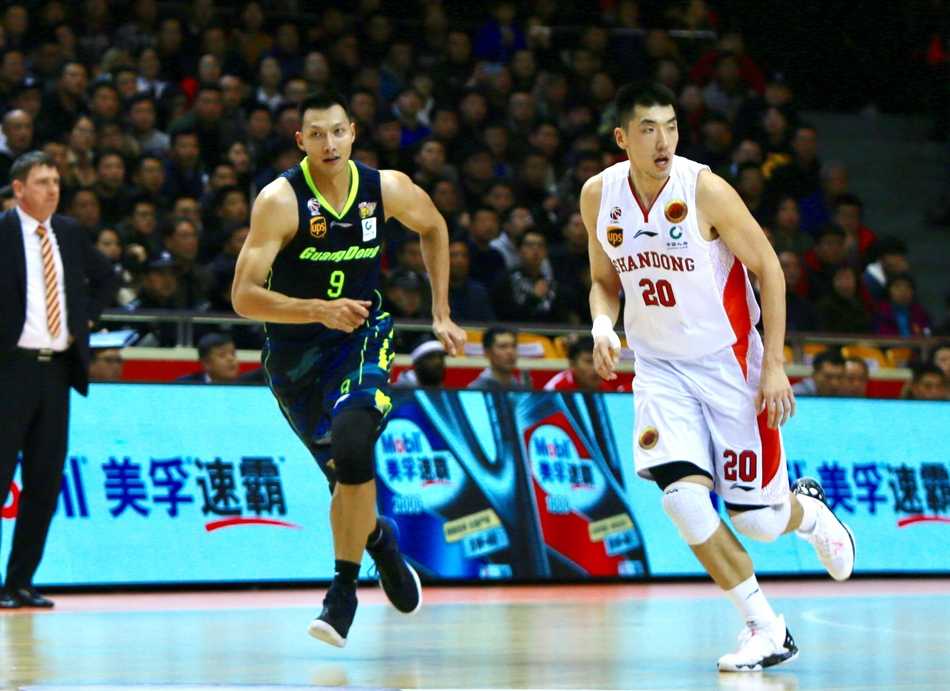 丁彦雨航如利刃般撕开广东防线，面对易建联与周鹏的联防毫无惧色