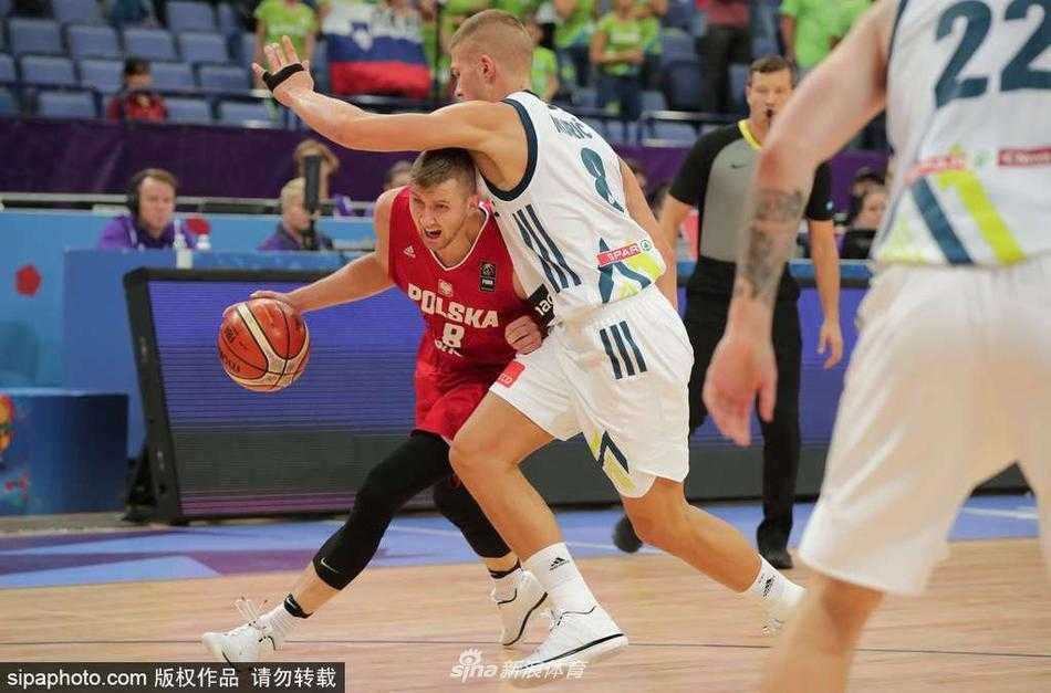 “龙”腾赫尔辛基:德拉季奇率领斯洛文尼亚踏破波兰军团 胜利的咆哮响彻场馆,德拉季奇握拳怒吼,宣泄着率领球队冲破波兰围剿后的万丈豪情。