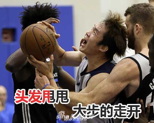 傅园慧在布达佩斯世锦赛赛后痛哭，身上因自我激励而抓出的红印清晰可见，通红双眼下是对自己和教练的深深愧疚。