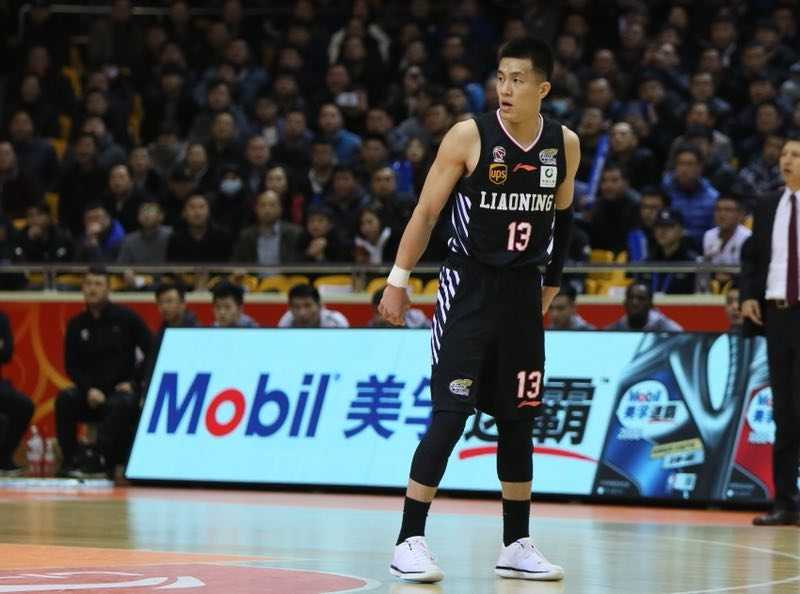 丁彦雨航劳森合砍52分 山东男篮主场力克辽宁复仇成功 劳森面对贴身紧逼防守,冷静送出关键助攻,为队友创造绝佳得分机会。