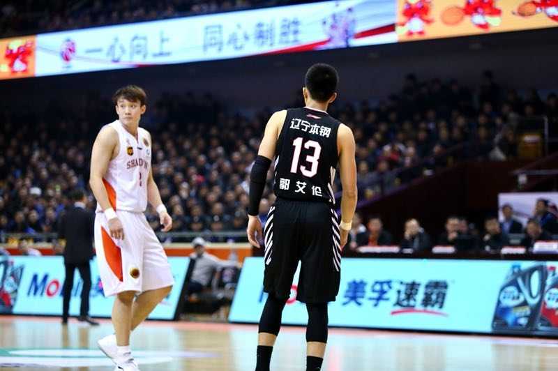 丁彦雨航劳森合砍52分 山东男篮主场力克辽宁复仇成功 陶汉林高高跃起,在对方内线头上完成双手灌筐,篮筐仿佛都在震颤,霸气十足。