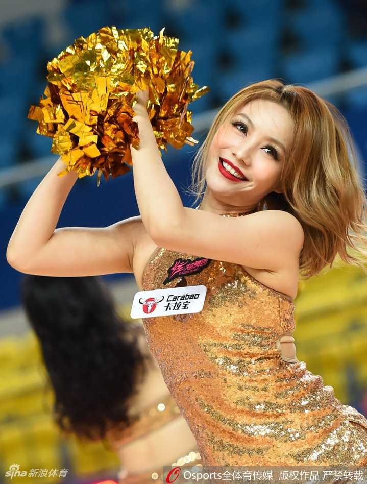 动感节奏瞬间引爆全场 篮球宝贝开场舞惊艳四座