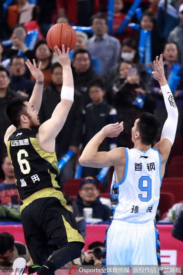 孙悦长臂舒展飞身封盖睢冉的上篮，如同大鹏展翅，将禁区变为禁飞区。