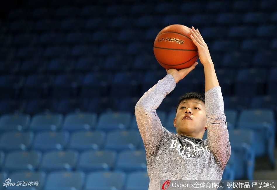 北控众将围成一圈，士气高昂，眼神中流露出对胜利的渴望与坚定，团队凝聚力在这一刻尽显无遗。