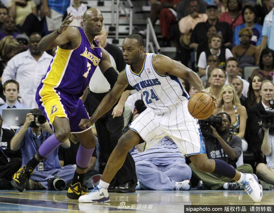 在国王队时期，兰德里身披白色战袍，他在篮下的卡位和拼抢依旧凶悍，展现了作为一名内线球员扎实的基本功。