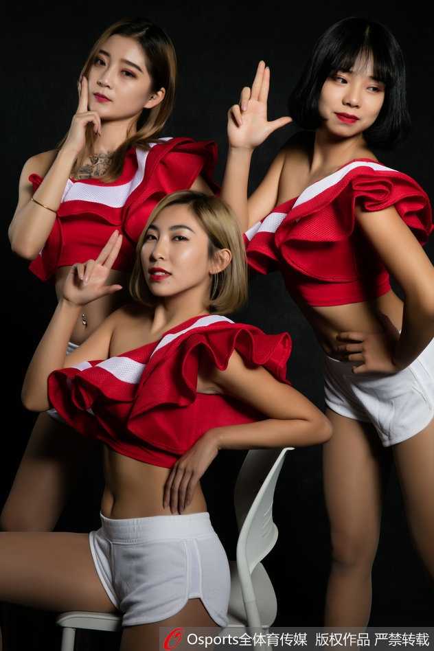 聚光灯下，宝贝们整齐划一的队形与自信昂扬的姿态，共同构成了北控主场最引人注目的青春风暴。