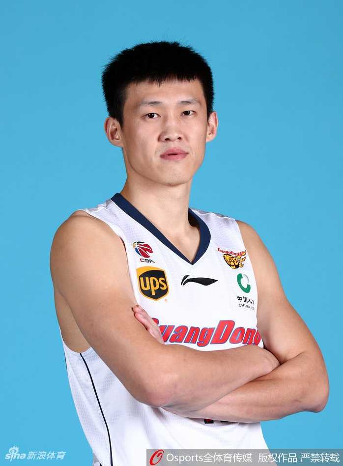 南粤烽火聚鹏城,易建联赵睿领衔群星闪耀2018全明星周末 胡金秋在广厦队的出色表现让他首次入选全明星,这位年轻内线脸上洋溢着自信的笑容。