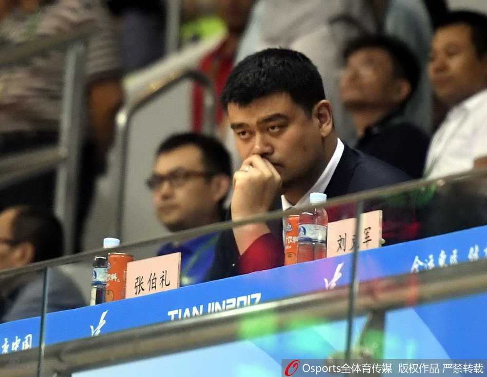 获得银牌的山东青年军神情落寞，他们与冠军擦肩而过，但这场决赛的磨砺将化作成长的动力，未来仍有无限可能等待他们去创造。